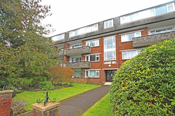 2 Bedroom Flat For Sale In Redhill Drive, Bournemouth, BH10
