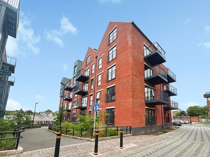 2 Bedroom Flat To Rent In Newbury, Berkshire, RG14