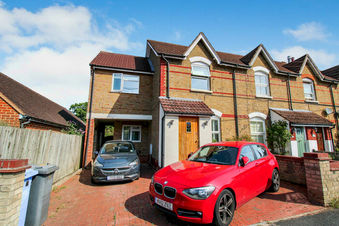 3 Bedroom End Of Terrace House To Rent In Cranford Avenue, Fleet, GU52