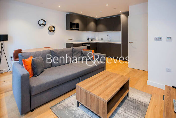 1 Bedroom Apartment To Rent In Luxe Tower, Dock Street, E1