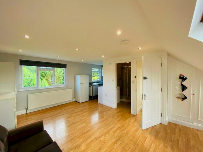 Flat To Rent In Canterbury Road, Harrow, HA1