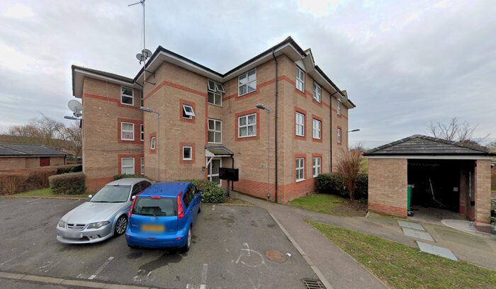 2 Bedroom Flat To Rent In Garner Court, Douglas Road, Stanwell, Staines, TW19
