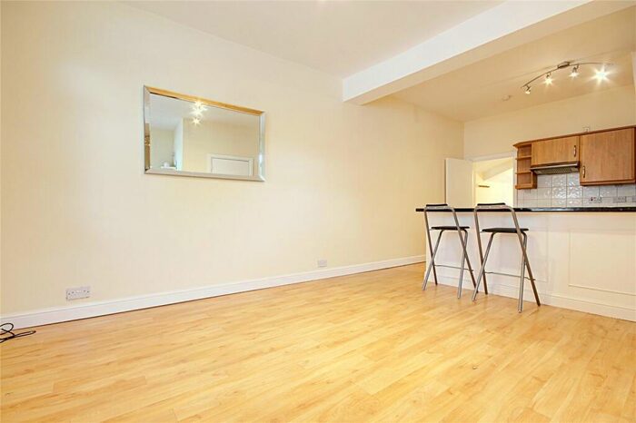 2 Bedroom Flat To Rent In King Edward Road, Waltham Cross, Hertfordshire, EN8