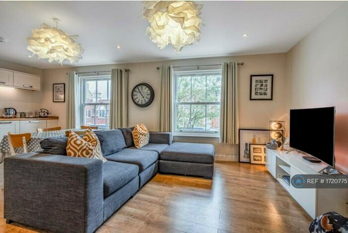 2 Bedroom Flat To Rent In Highstreet Berkhamsted, Berkhamsted, HP4