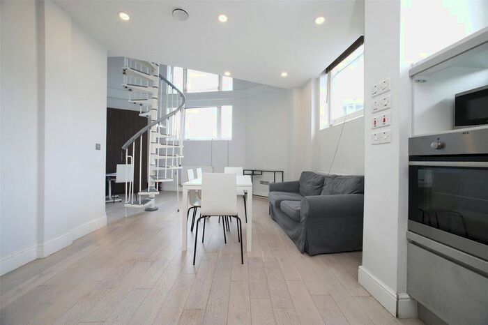 3 Bedroom Flat To Rent In Woodstock Grove, London, W12