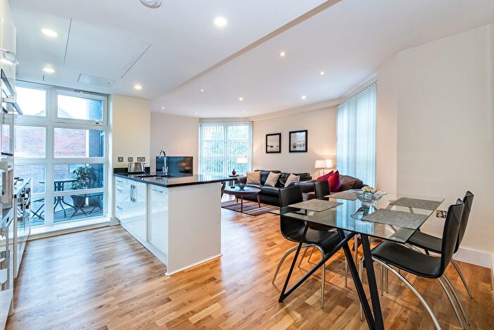 3 Bedroom Flat To Rent In Moreton Street, London, SW1V