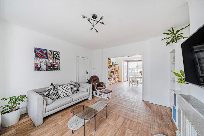 5 Bedroom Semi-Detached House To Rent In Abbots Gardens, East Finchley, N2