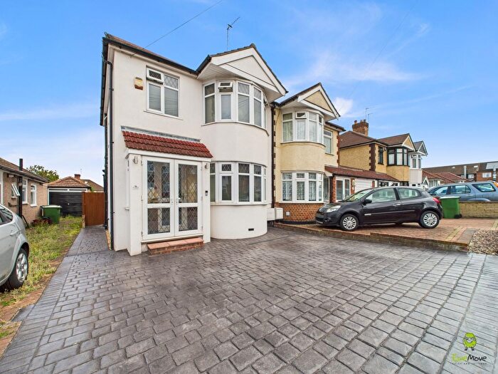3 Bedroom Semi-Detached House For Sale In Cray Road, Belvedere, Kent, DA17