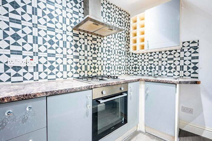 1 Bedroom Flat To Rent In Addlestone, Surrey, Addlestone, KT15