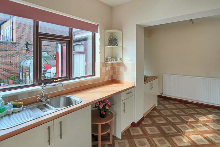 2 Bedroom Semi-Detached House For Sale In Waddington Avenue, Coulsdon, CR5