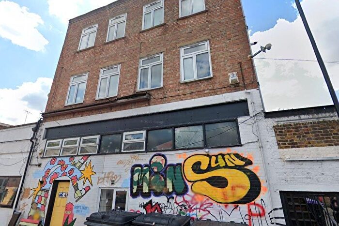 2 Bedroom Flat To Rent In Overbury Road, London, N15