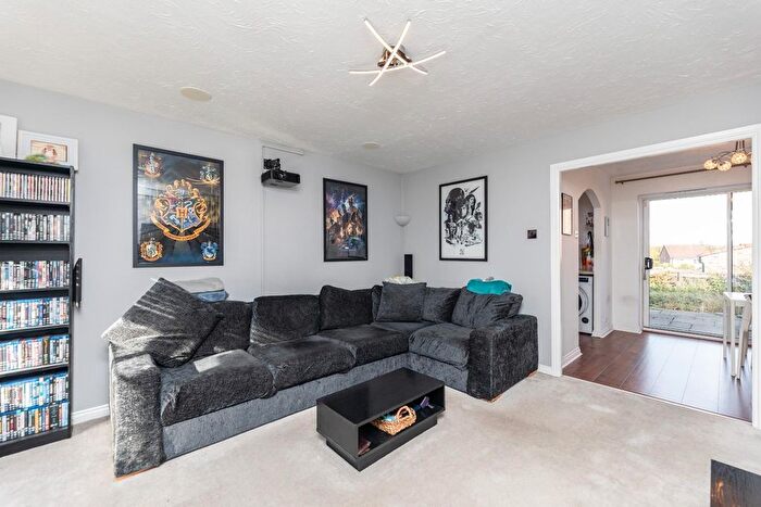 3 Bedroom Link Detached House For Sale In Meadowcroft Crescent, Castleford, WF10