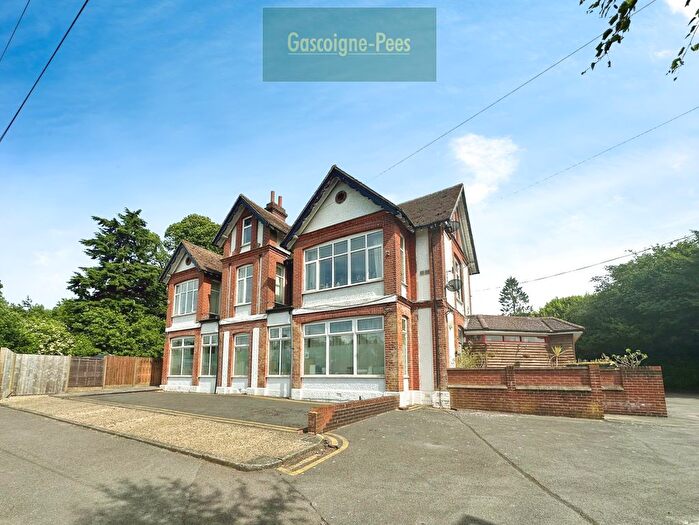 2 Bedroom Flat To Rent In Portsmouth Road, Hindhead, GU26
