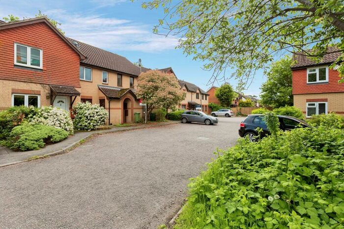 1 Bedroom Maisonette To Rent In Pettingrew Close, Walnut Tree, Milton Keynes, MK7