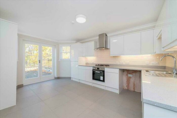 2 Bedroom Apartment To Rent In Endlesham Road, SW12