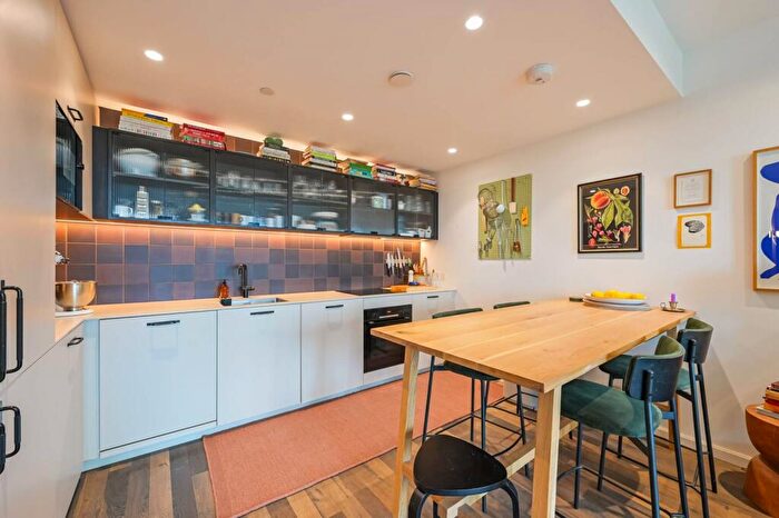 2 Bedroom Flat For Sale In Lawrence Road, London, , Harringay, London, N15