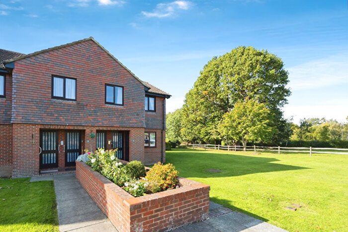 2 Bedroom Flat For Sale In Loudon Way, Ashford, TN23