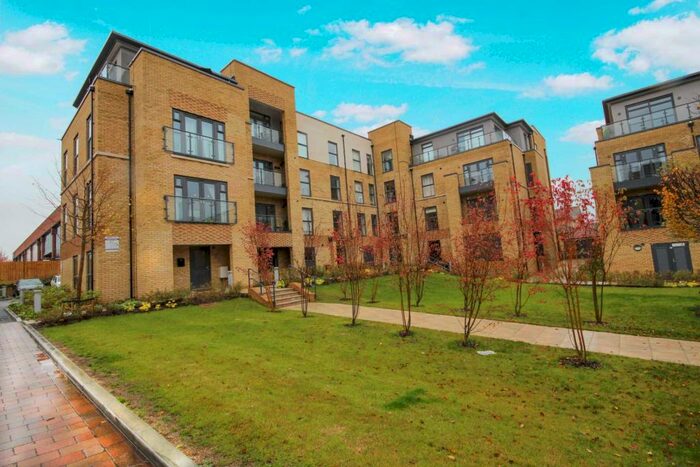 2 Bedroom Apartment To Rent In Sterling Square, Bracknell, RG12