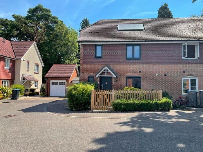 3 Bedroom Semi-Detached House To Rent In Springfield Gardens, Felbridge, East Grinstead, RH19