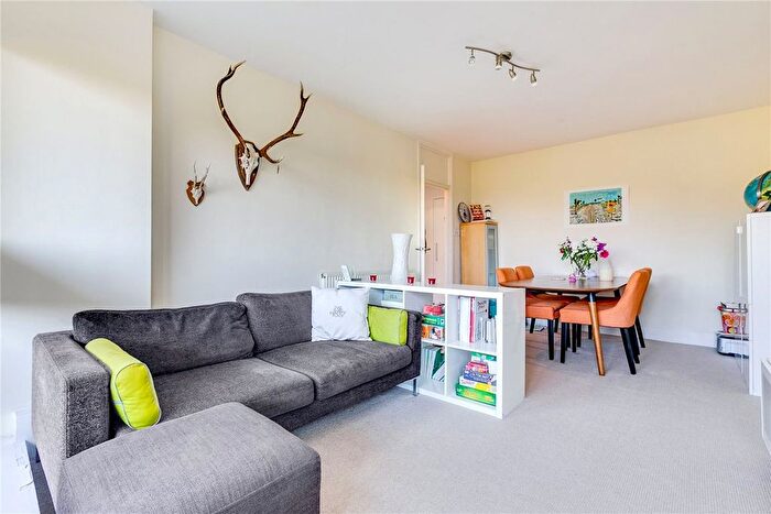 2 Bedroom Flat To Rent In Hillcrest, Holland Park, W11