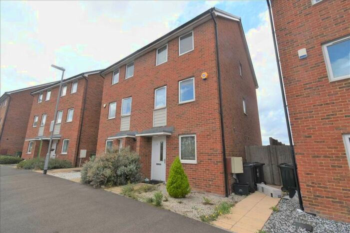 4 Bedroom Property To Rent In Burroughs Drive, Dartford, DA1
