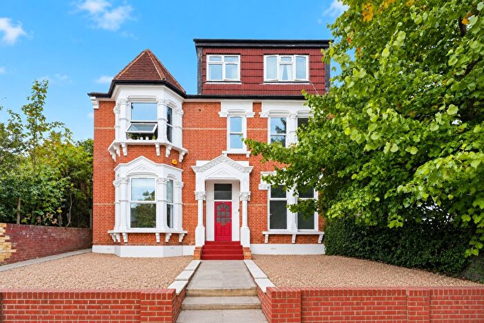 2 Bedroom Flat For Sale In Ferme Park Road, Hornsey, N8