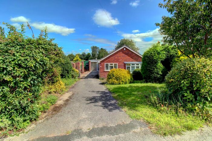 2 Bedroom Detached Bungalow For Sale In St. Andrews Close, Clifton Campville, Nr. Tamworth, B79