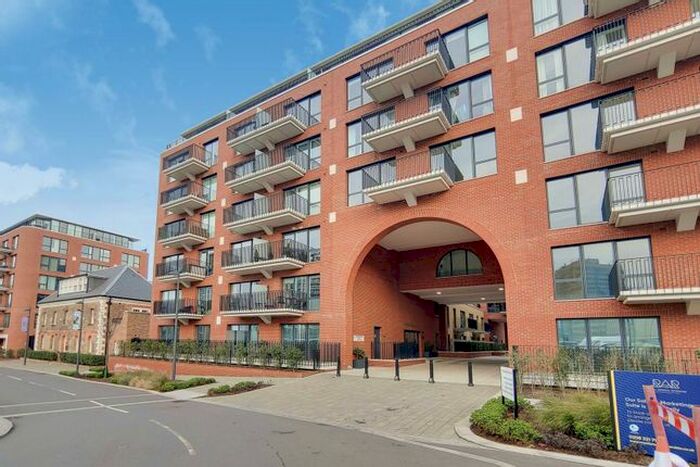 3 Bedroom Flat To Rent In Thunderer Walk, Woolwich, London, SE18