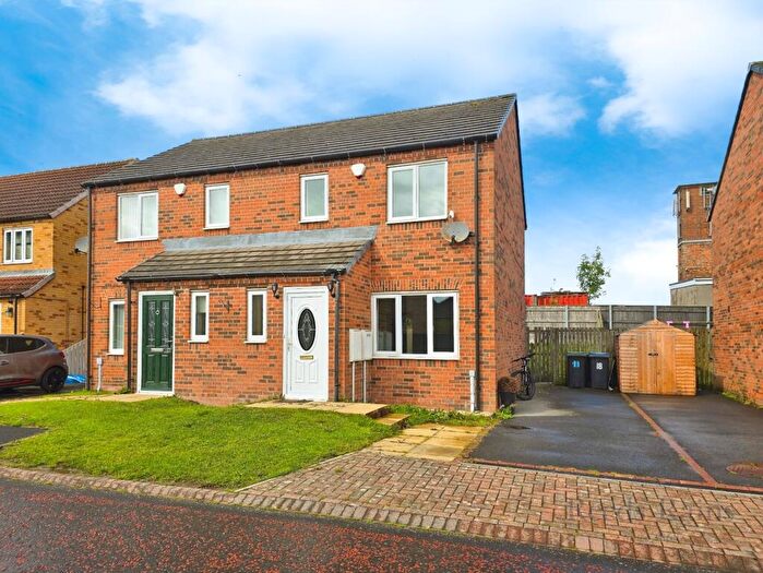 3 Bedroom Semi-Detached House To Rent In Gayle Court, Consett, DH8