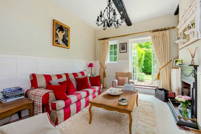 3 Bedroom Cottage To Rent In Bath Road, Knowl Hill, Reading, RG10