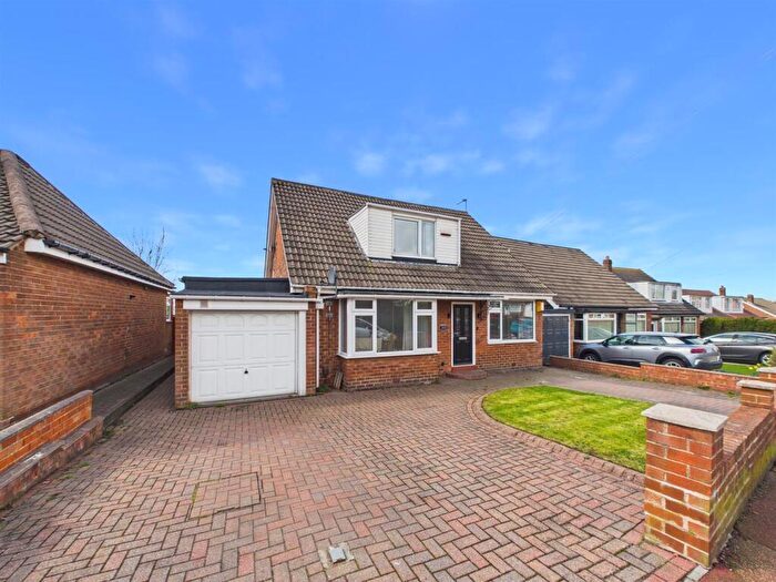 4 Bedroom Detached Bungalow For Sale In Flexbury Gardens, Harlow Green, Gateshead, NE9