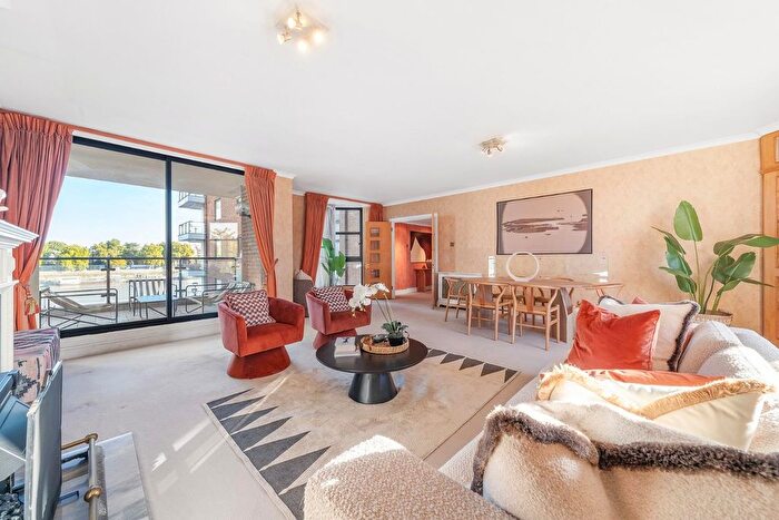 3 Bedroom Flat For Sale In Waterside Point, SW11