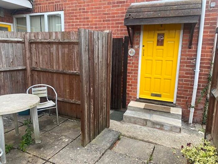 1 Bedroom Flat To Rent In Hawarden, Sulhamstead Road, Burghfield, Reading, Berkshire, RG30