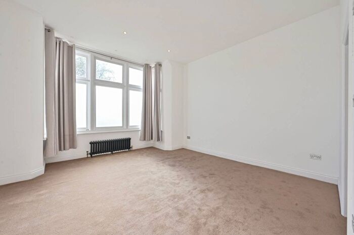 3 Bedroom Flat To Rent In West Hill, West Hill, London, SW15