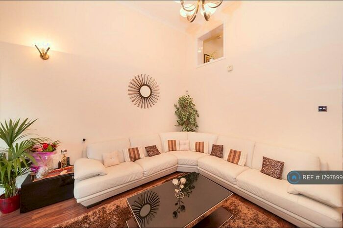 4 Bedroom Terraced House To Rent In Woodland Crescent, London, SE16