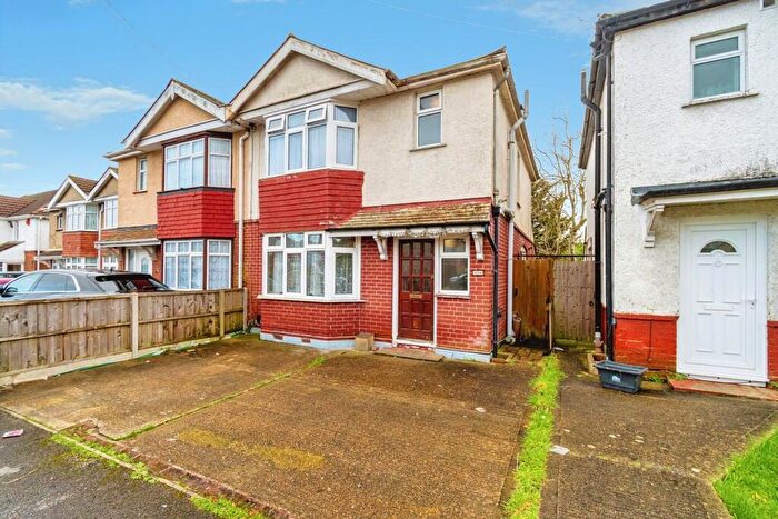 3 Bedroom Semi Detached House For Sale In Honeysuckle Road, SO16