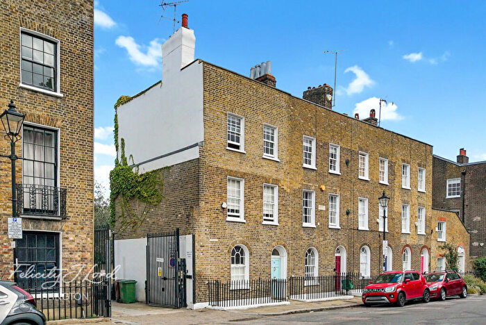 3 Bedroom Terraced House For Sale In Charlton Place, London, N1