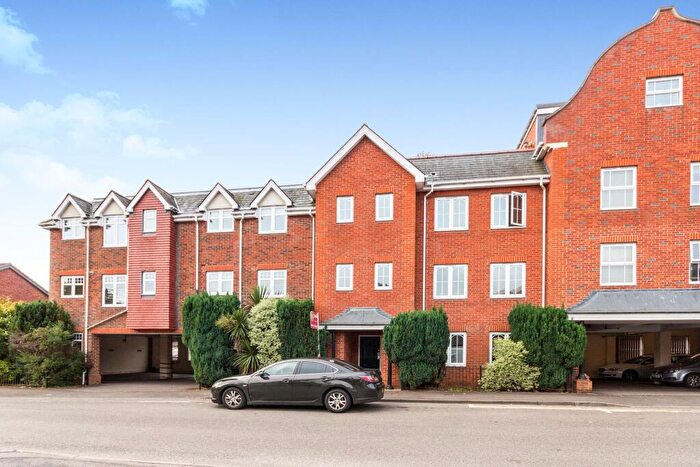 2 Bedroom Flat To Rent In Peninsula Place, Napier Road, Crowthorne, RG45