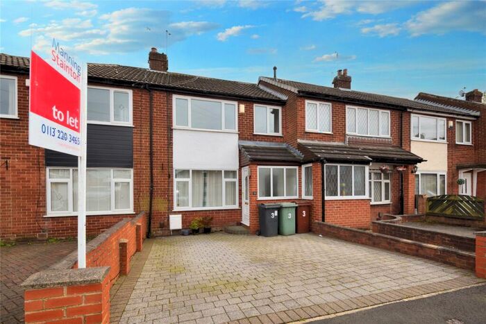 3 Bedroom Town House To Rent In Springfield Crescent, Morley, Leeds, LS27