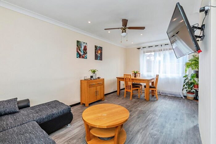3 Bedroom Semi-Detached House For Sale In Seagull Road, Rochester, Kent, ME2