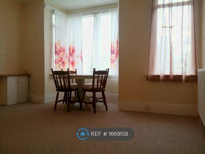 1 Bedroom Flat To Rent In Windmill Road, Gillingham, ME7