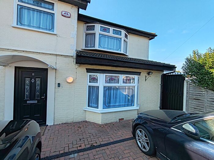 5 Bedroom Semi-Detached House To Rent In Ryder Gardens, Rainham, Essex, RM13