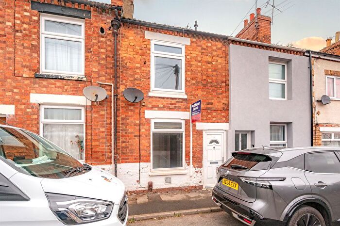2 Bedroom Terraced House For Sale In Havelock Street, Kettering, NN16