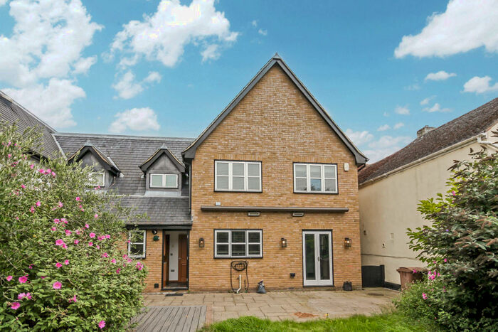 4 Bedroom Semi-Detached House To Rent In Main Road, Broomfield, CM1