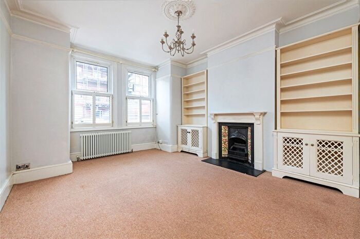 2 Bedroom Flat For Sale In Queenstown Road, SW8