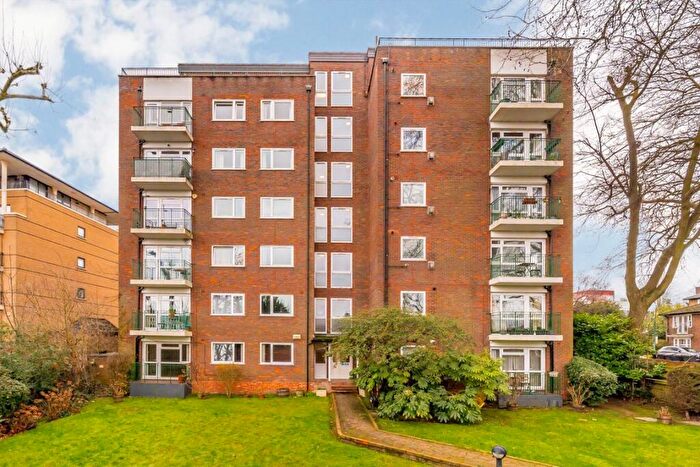 2 Bedroom Flat For Sale In Hornsey Lane, Highgate, N6