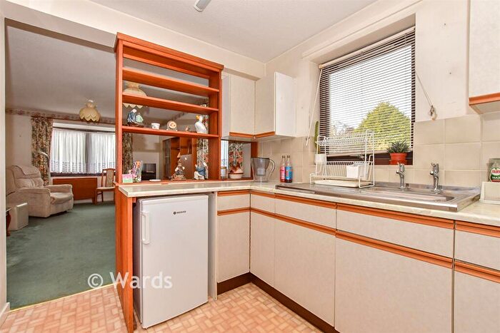 2 Bedroom Flat For Sale In Godwyne Road, Dover, Kent, CT16