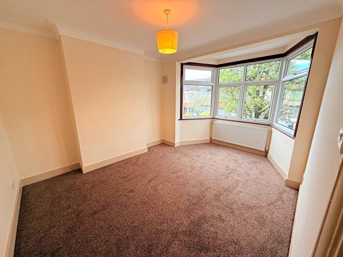 4 Bedroom Semi-Detached House To Rent In Charter Avenue, Ilford, IG2