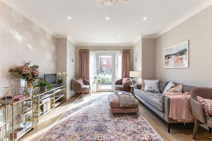 2 Bedroom Flat For Sale In Grove Road, Wantage, OX12
