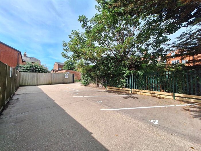 Garage / Parking To Rent In Space, Waylen Street, Reading, RG1